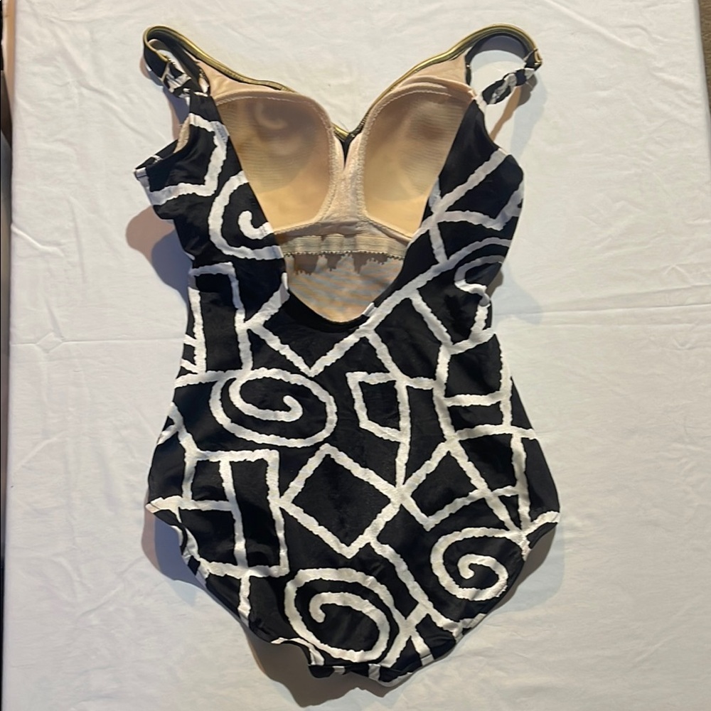 Black and White Geometric One-Piece Swimsuit - Picture 7 of 11